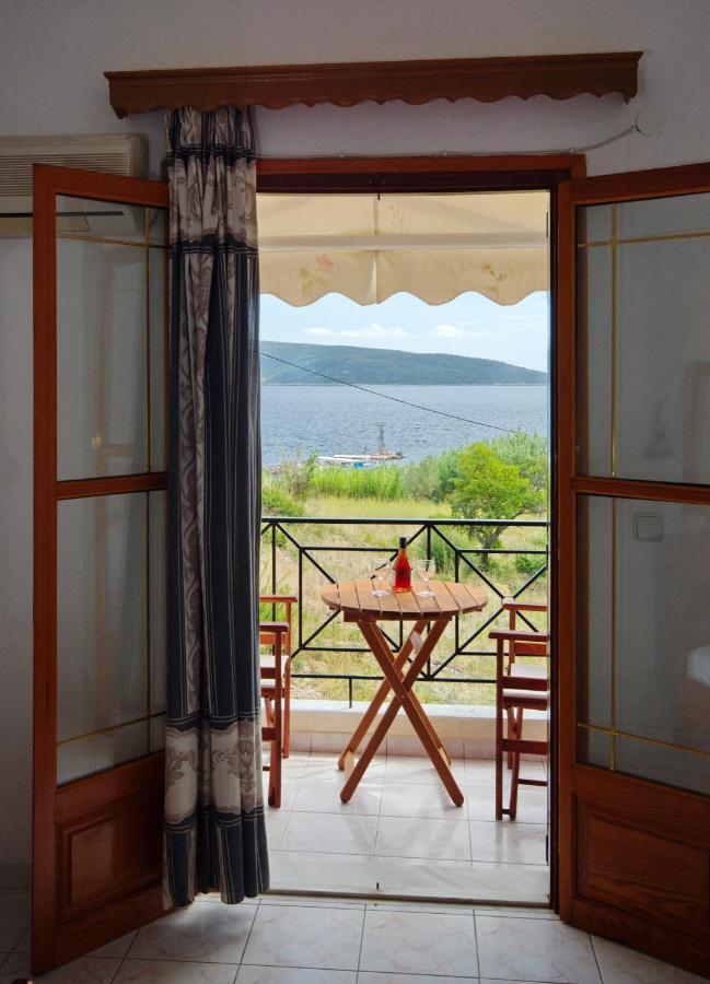 Nikis Rooms Kalamakia Exterior foto